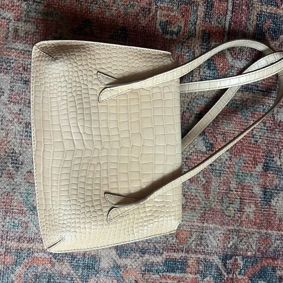 J bag from Rouge in cream - Picture 5 of 10